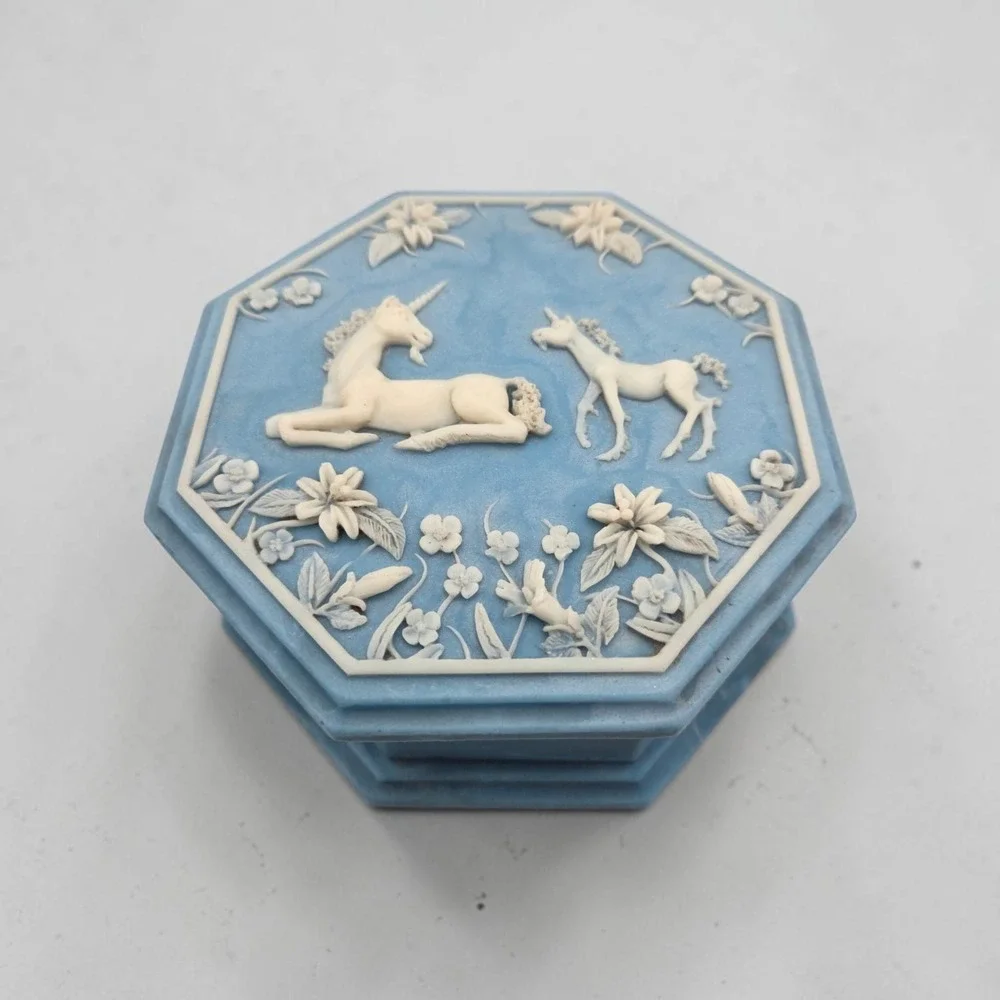 Vintage Incolay Stone Blue & White Jewelry Or Trinket Music Box With Unicorns